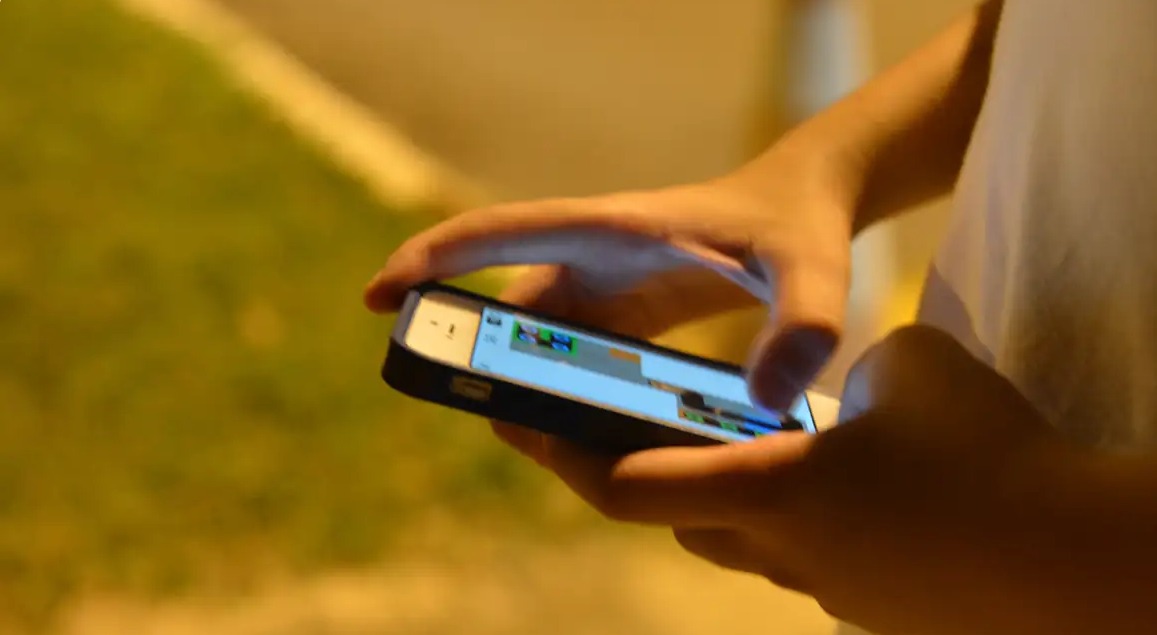 Ir para  <p>As den&uacute;ncias da presen&ccedil;a de imagens de abuso e explora&ccedil;&atilde;o sexual infantil na internet bateram recorde em 2023 &ndash; resultado &eacute; o maior da s&eacute;rie...